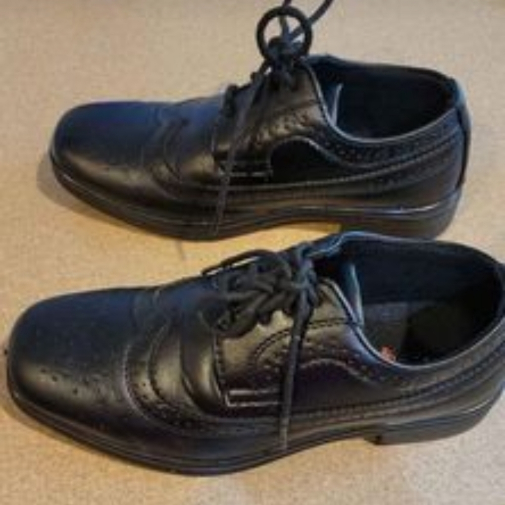 Boys dress shoes Deer Stags 13 wide